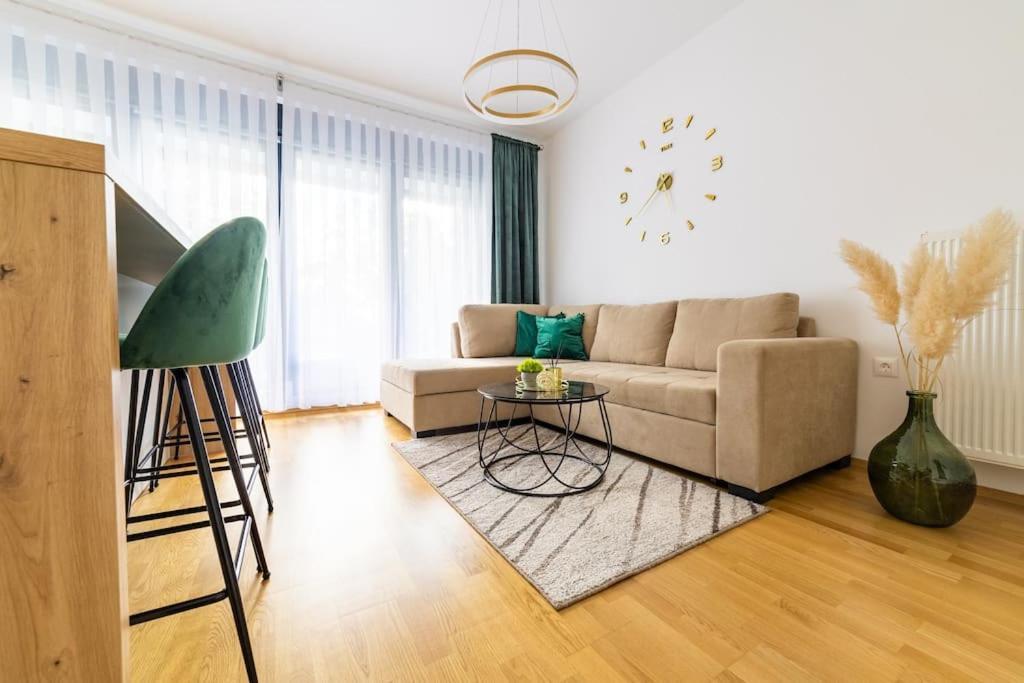 Apartman Lux Self Check-In 빌로비티카 외부 사진