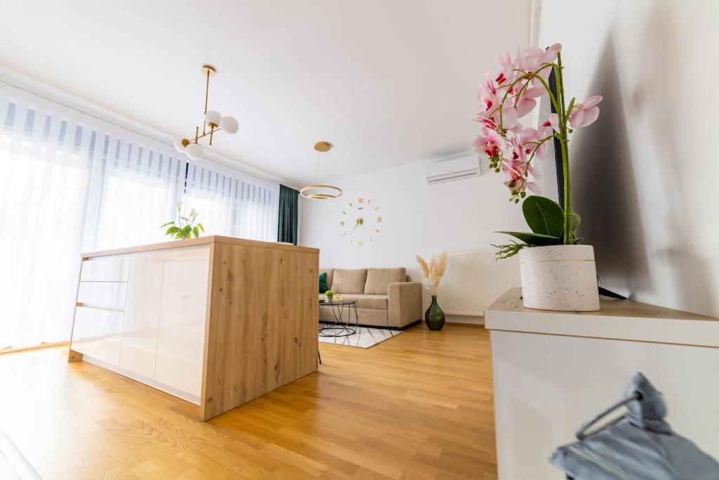 Apartman Lux Self Check-In 빌로비티카 외부 사진