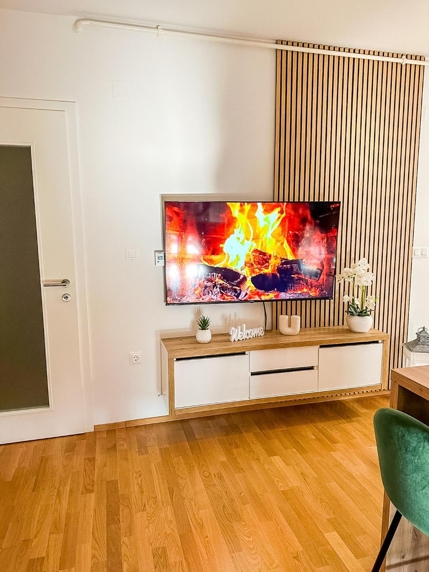 Apartman Lux Self Check-In 빌로비티카 외부 사진