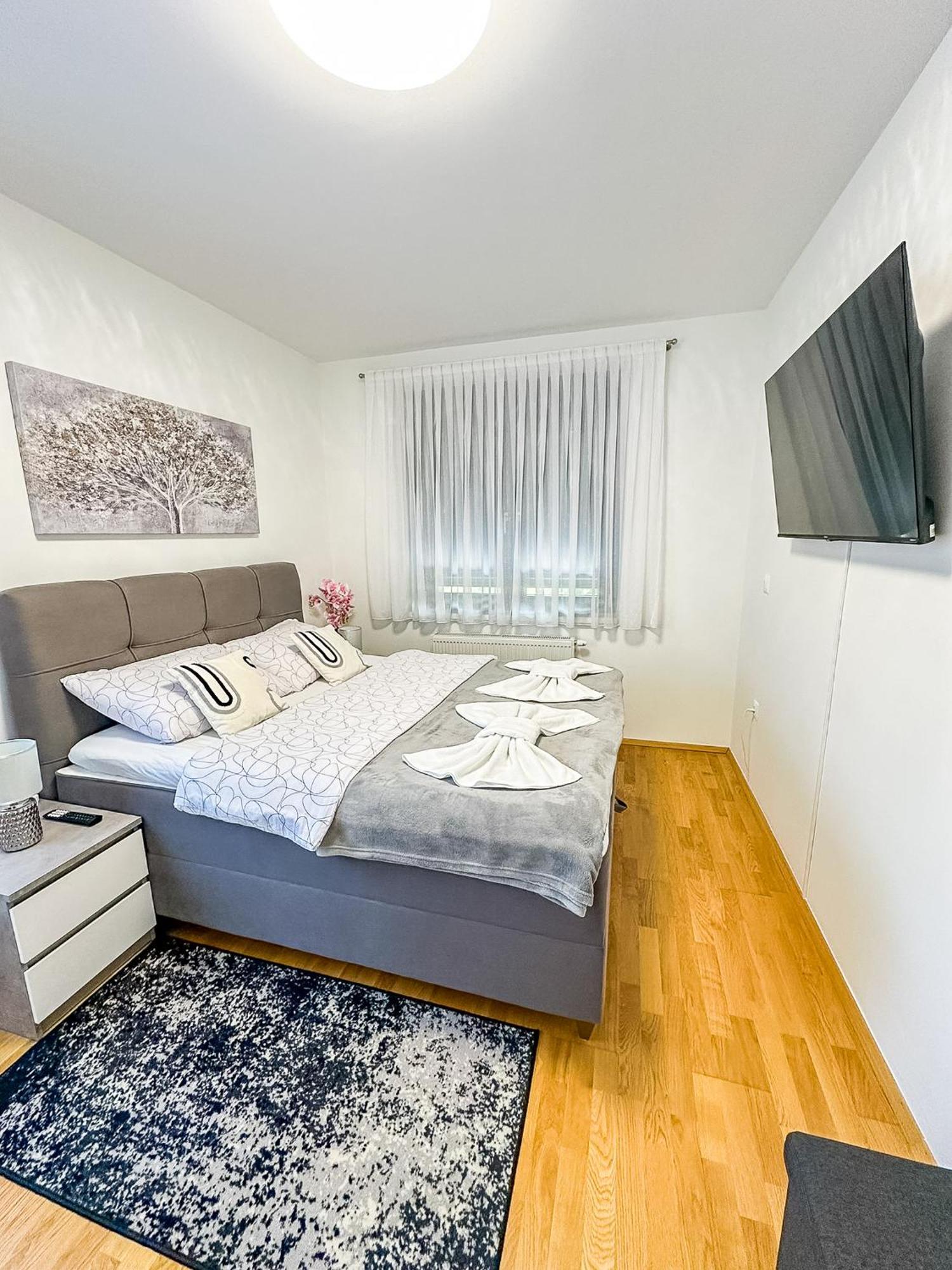 Apartman Lux Self Check-In 빌로비티카 외부 사진
